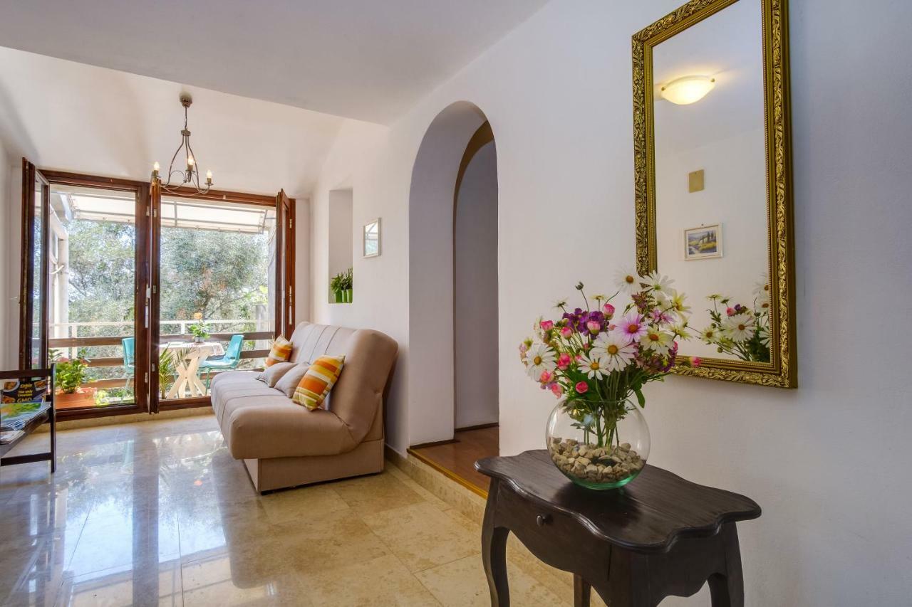 Apartments Mirella Mali Losinj Exterior photo