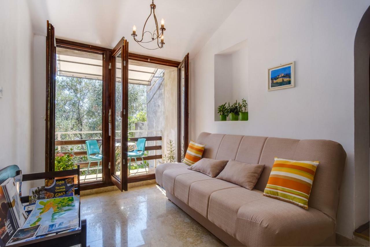 Apartments Mirella Mali Losinj Exterior photo